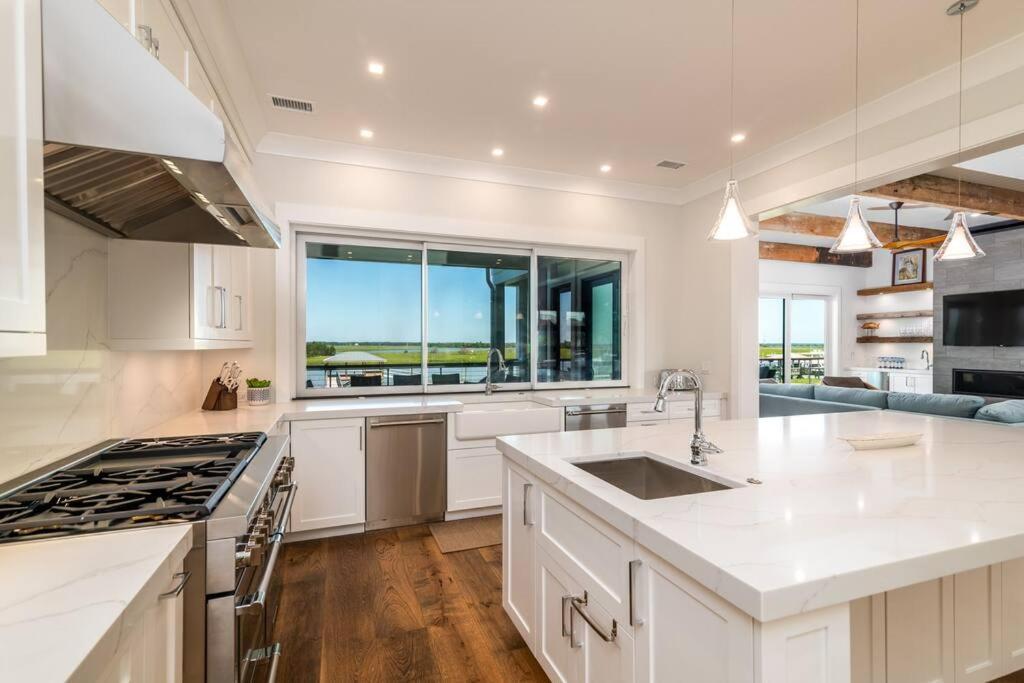 New Waterfront Home With Deep Water Dock Isle of Palms Exterior photo