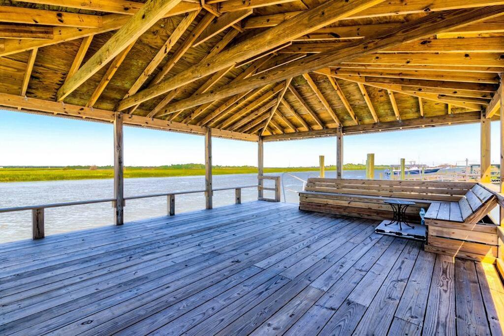 New Waterfront Home With Deep Water Dock Isle of Palms Exterior photo